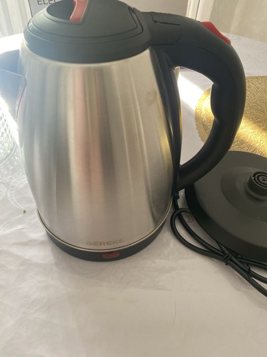 Продаю чайники 4000 Нержавейка 2,2литра