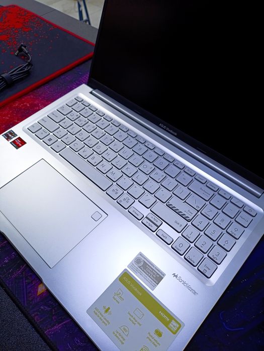 ASUS Vivobook 16