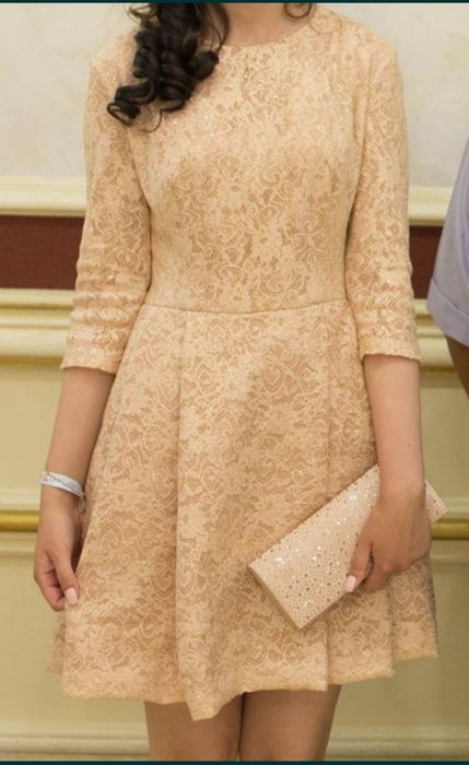 Коктельное кружевное платье