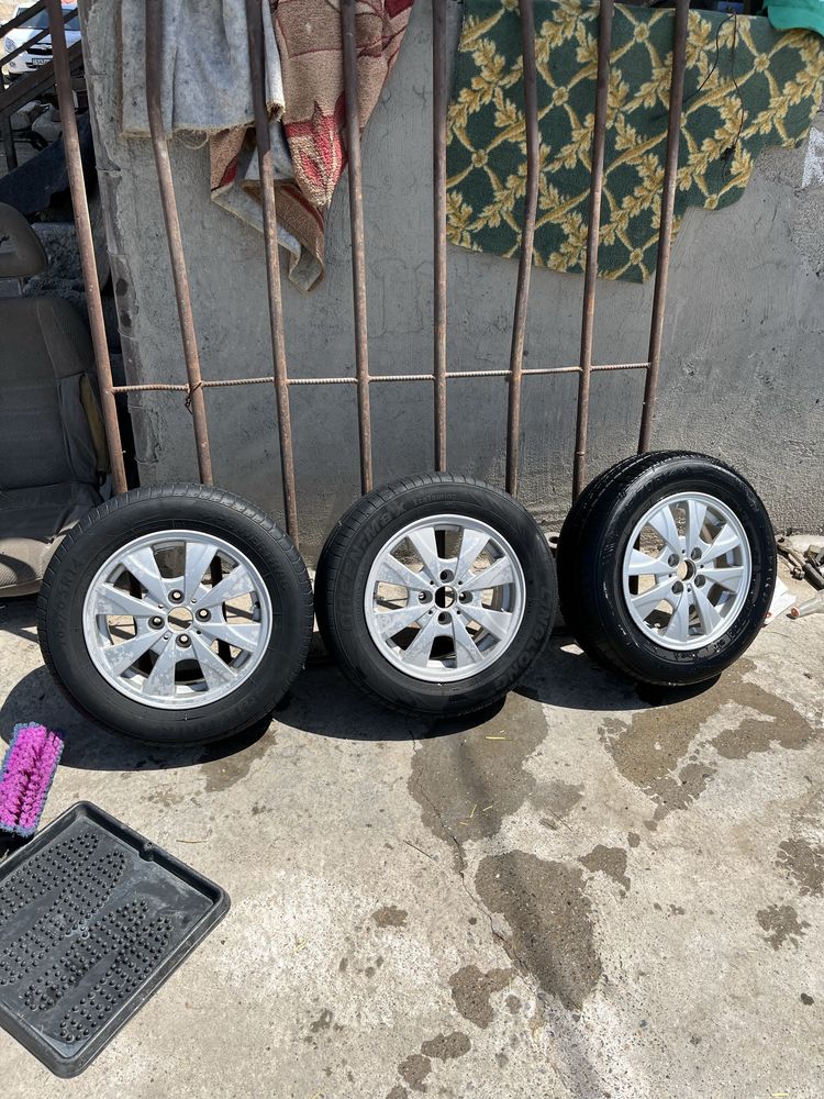 Продам 3 диски от приоры в отличном состояние  r14