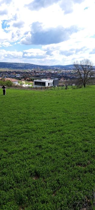 Vând 10 arii,  teren intravilan în zona Unirii