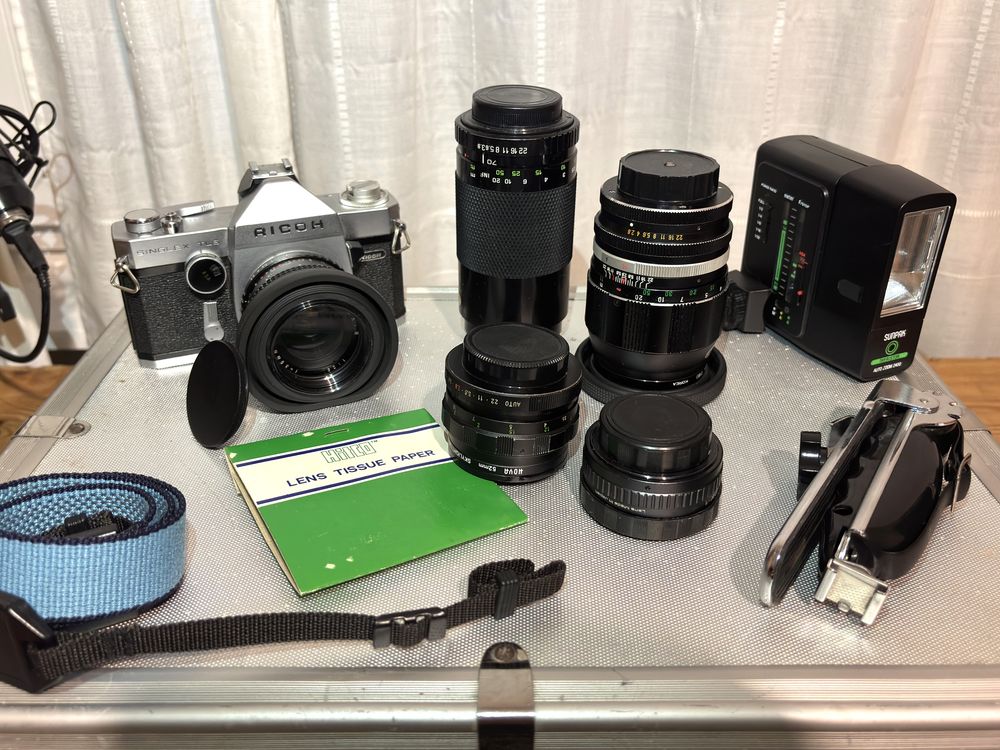 Bundle foto vintage - aparat Ricoh + obiective și accesorii