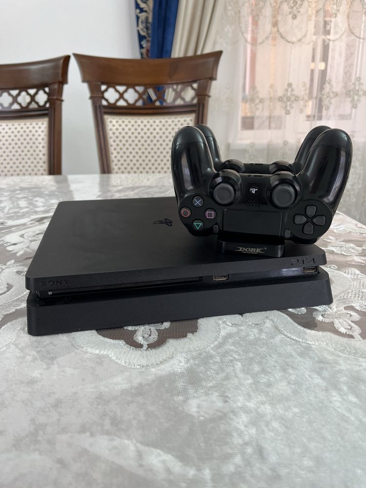 Playstation 4 slim ideal