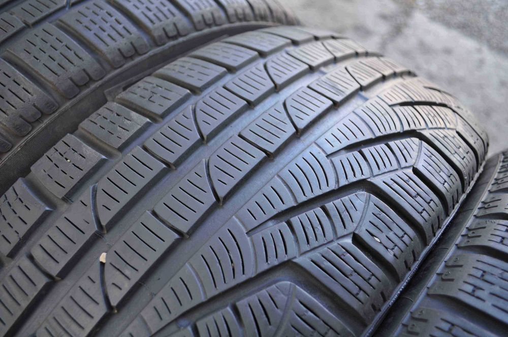 SET 4 Anvelope Iarna 235/50 R19 PIRELLI SottoZero Winter 210 Serie 2 1