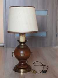Старинна дървена лампа
