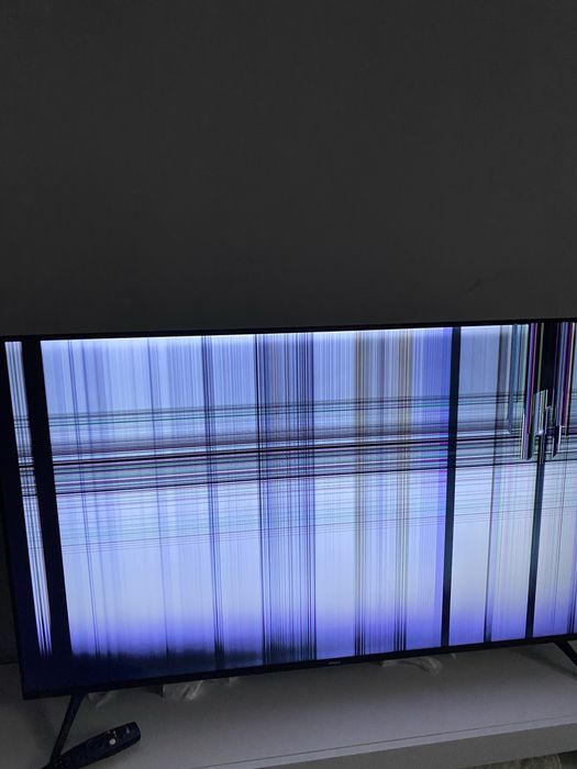 Продам телевизор на запчасти