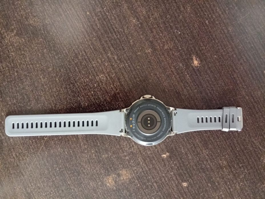 Ceas smartwatch nou n-am încărcător ceasul funcționează peefect