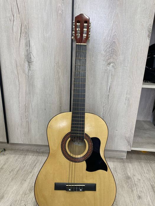 продам гитару недорого в отличном состоянии