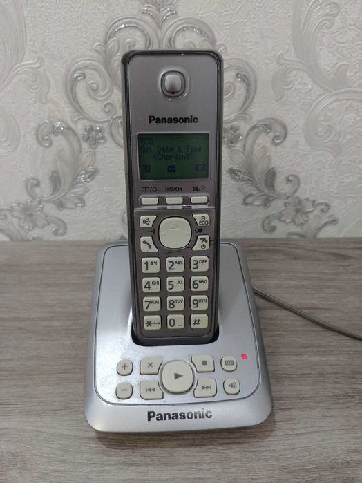 Радиотелефон Panasonic с автоответчиком