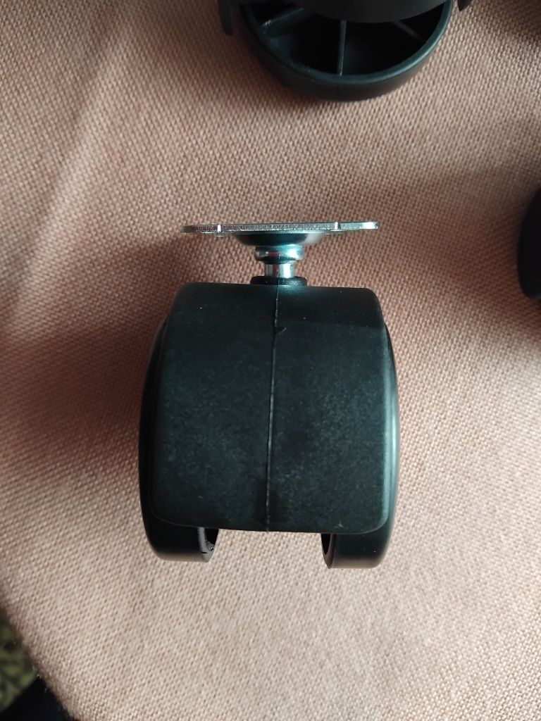 Rotile/ roți noi cu flanșă metalică pt mobila