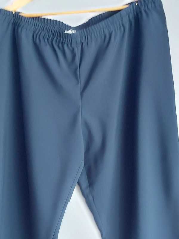 Pantaloni 3/bleumarin, mărimea 50