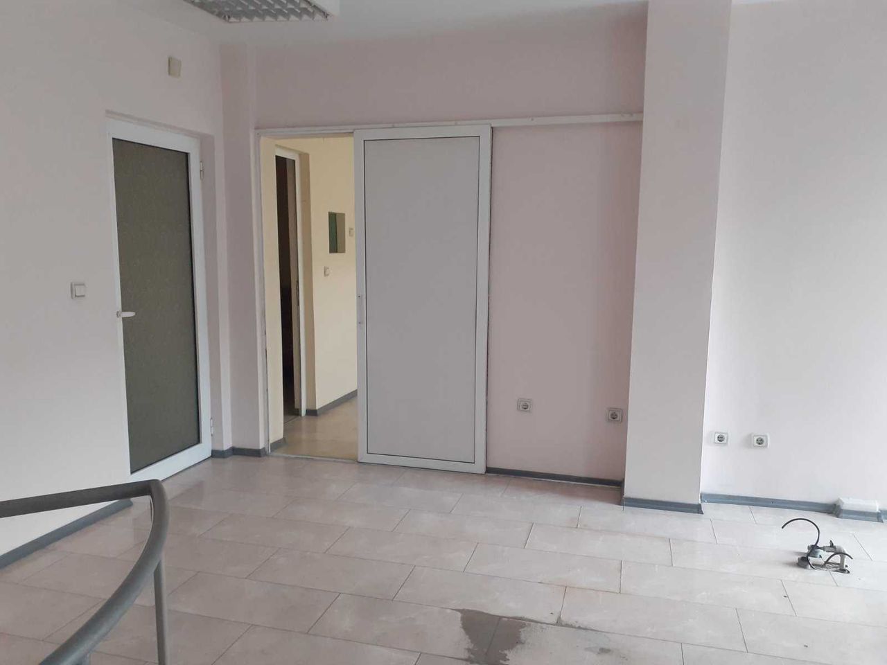 Дава се под наем Промишлена сграда в Благоевград, Широк център - 88 кв.м за 408 € - Снимка #4