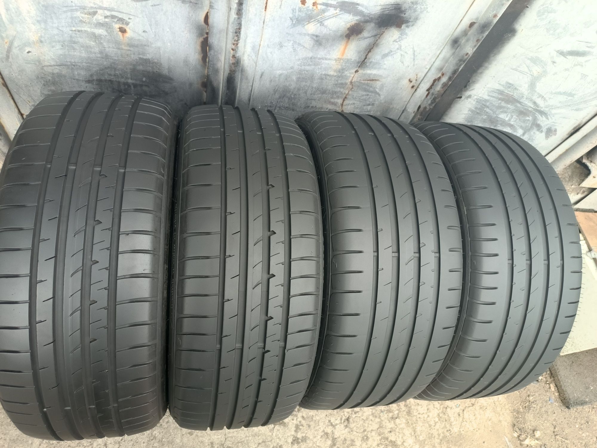 225/40/19 и 255/35/19 Goodyear