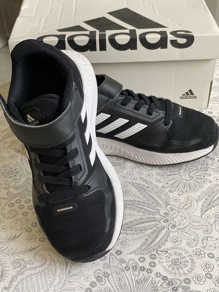 Маратонки Adidas номер 30,5