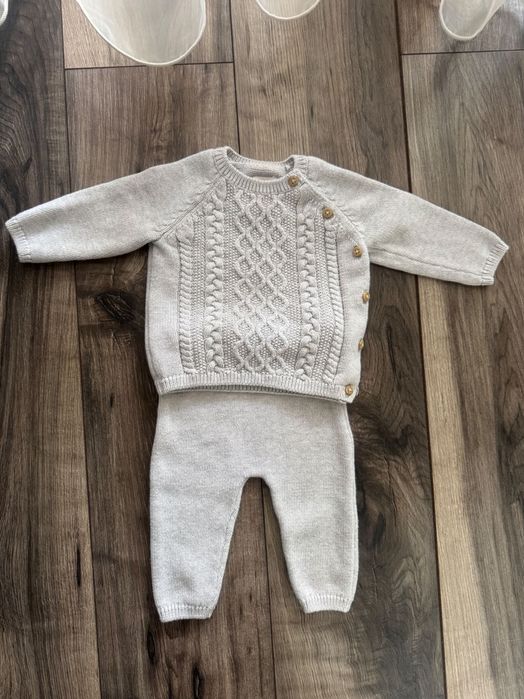 Сет от финно плетиво, панталон и пуловер в светло сив цвят. Р-р 3-6 М.