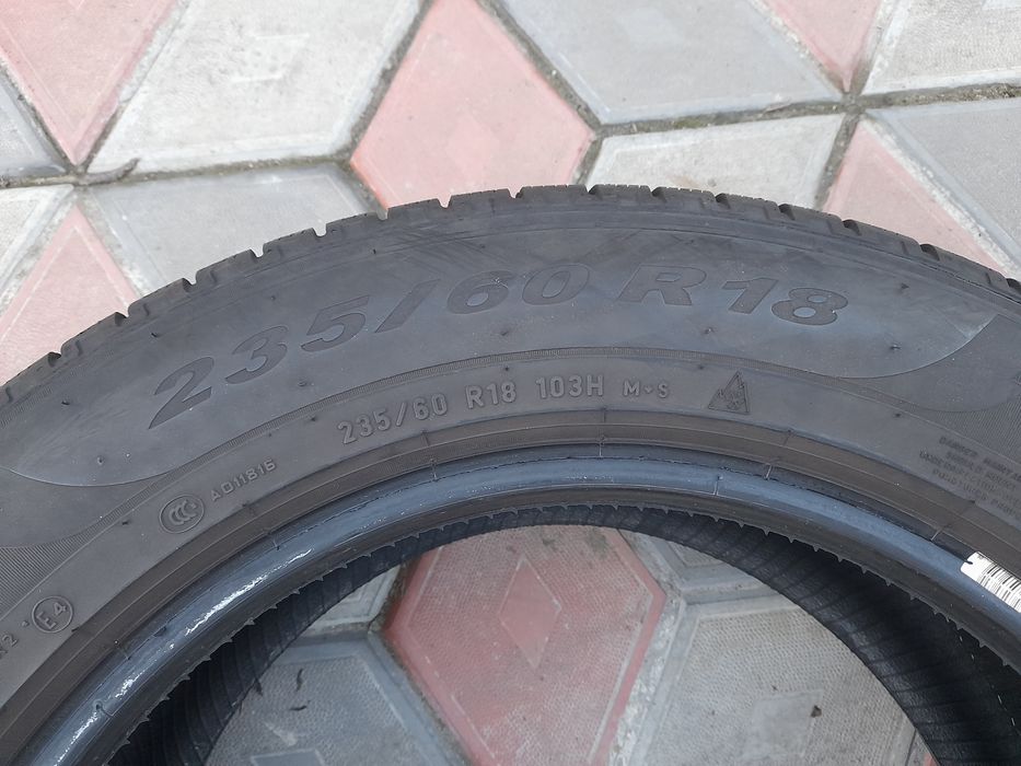 Vând 4 anvelope de iarna 235 60 r18 PIRELLI foarte bune
