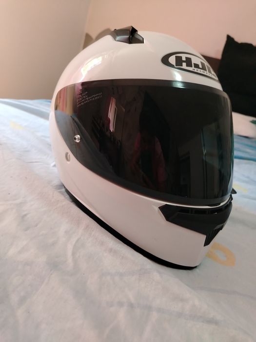 Vând 2 căști moto mărime s una purtata doar o data celalalt de câteva