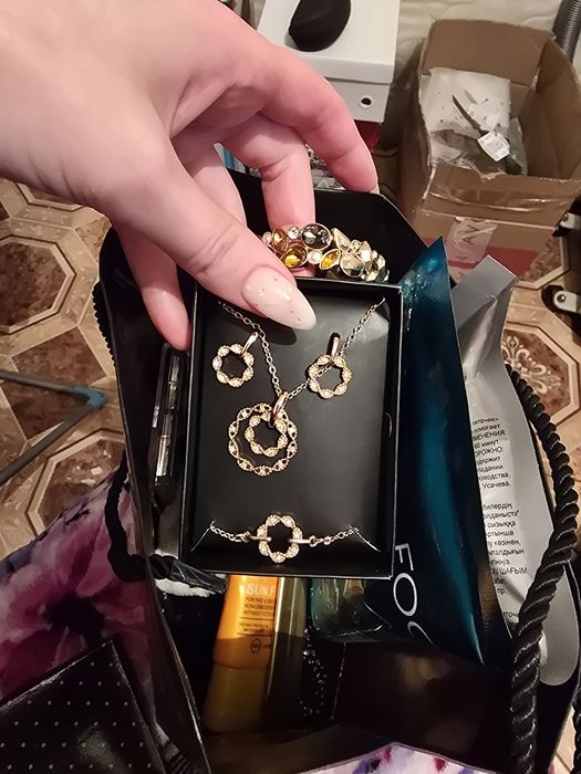 Отдам маски для лица и бижутерию