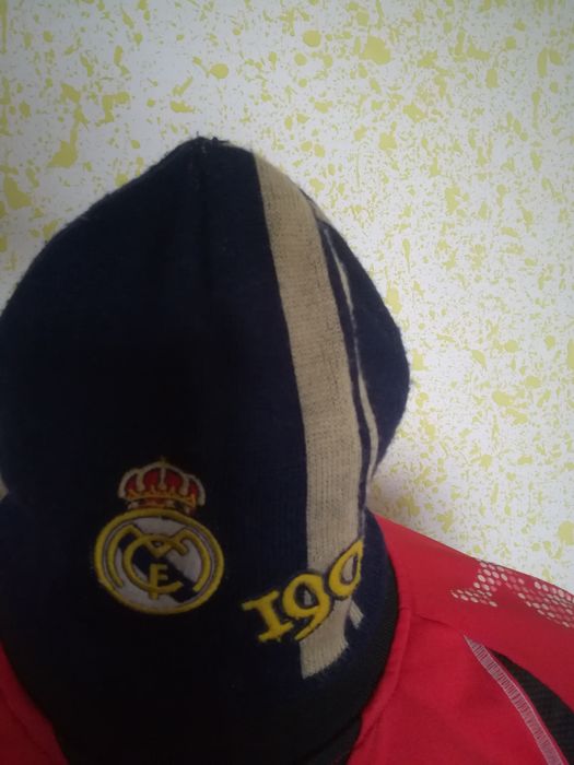 Продавам зимна шапка Реал Мадрид, Утрехт.. д