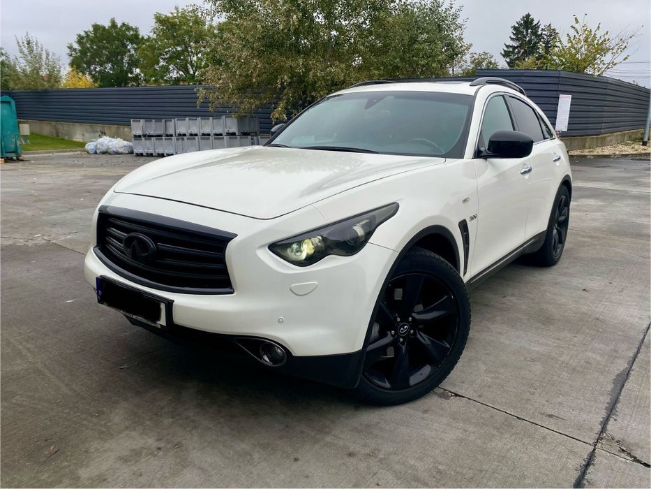 Vând Infiniti QX70