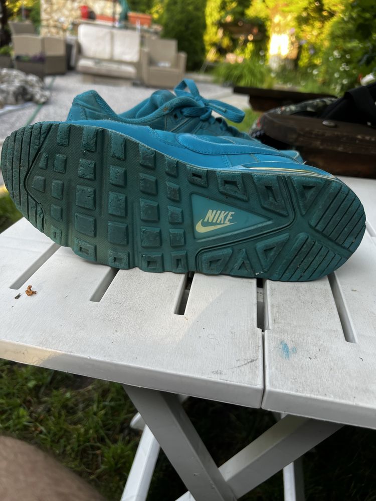 NIKE AIR MAX номер 38,5