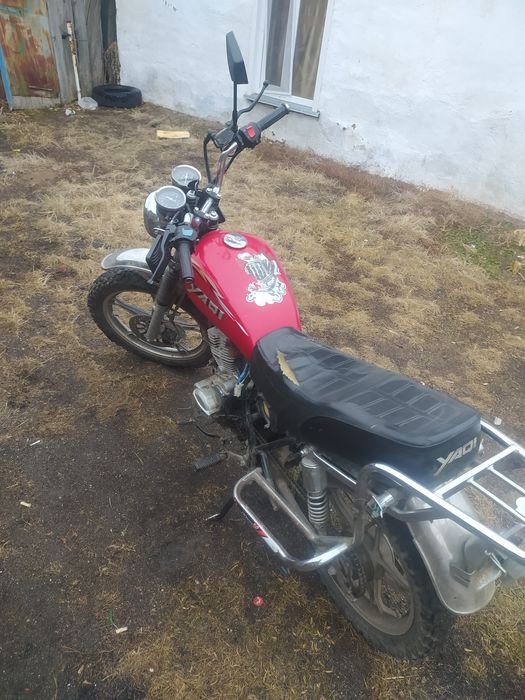 Значок справа, вероятно, указывает на потенциальную проблему с текущим