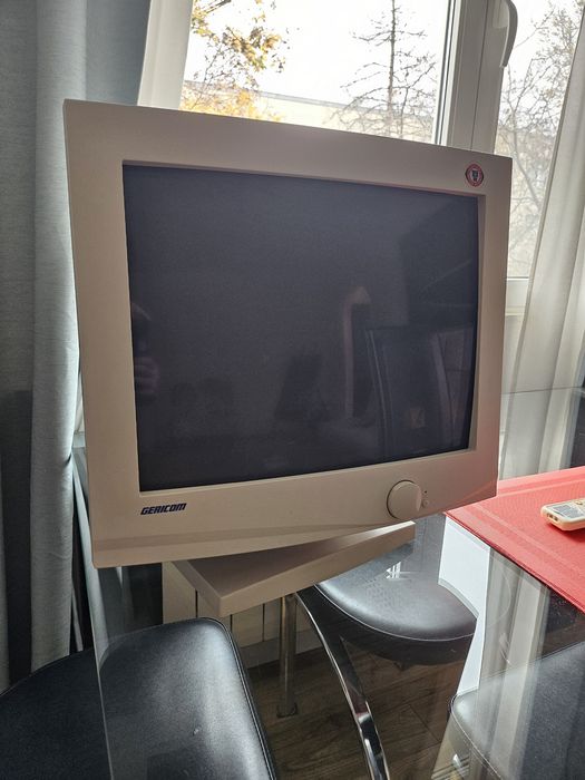 Vand monitor crt retro pentru pasionați impecabil nu este galben