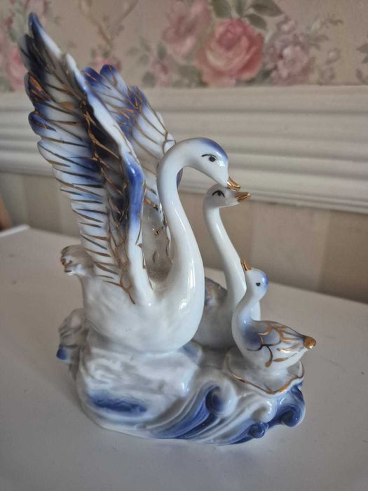 Продам статуэтку лебеди
