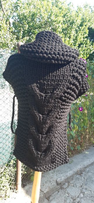 Ръчно изплетено детско пончо