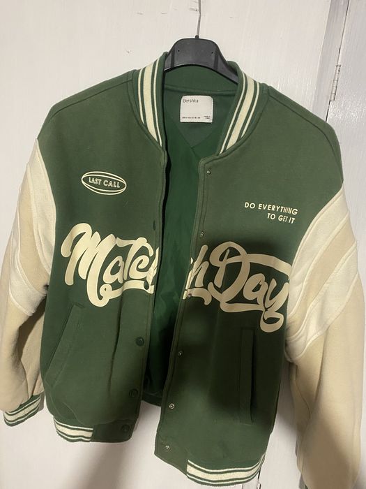 Сака и якенца за по 8 лв броя