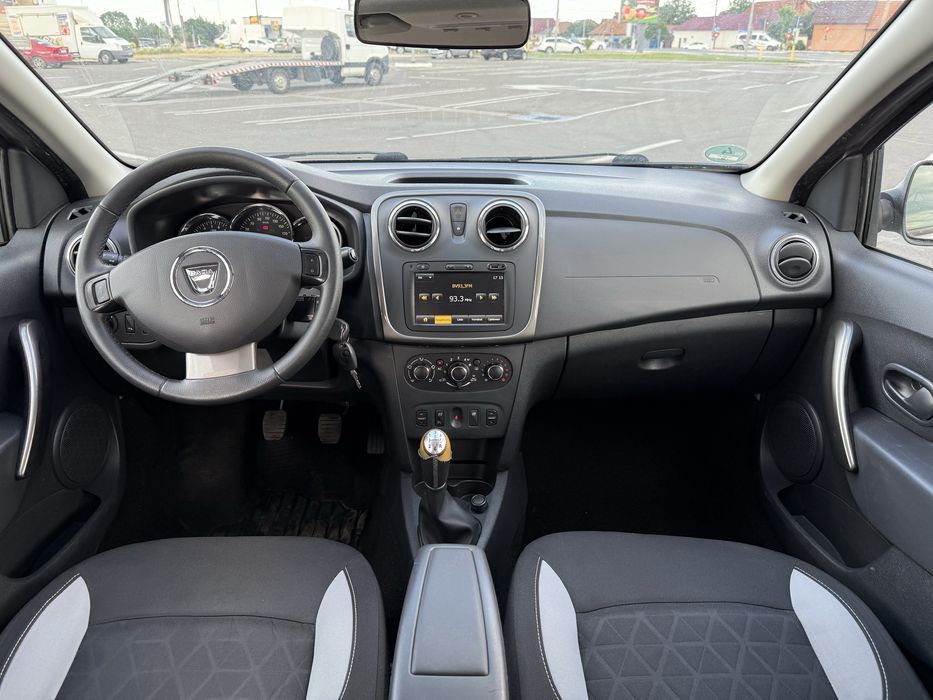 Inchiriez auto Rent a car Dacia Sandero