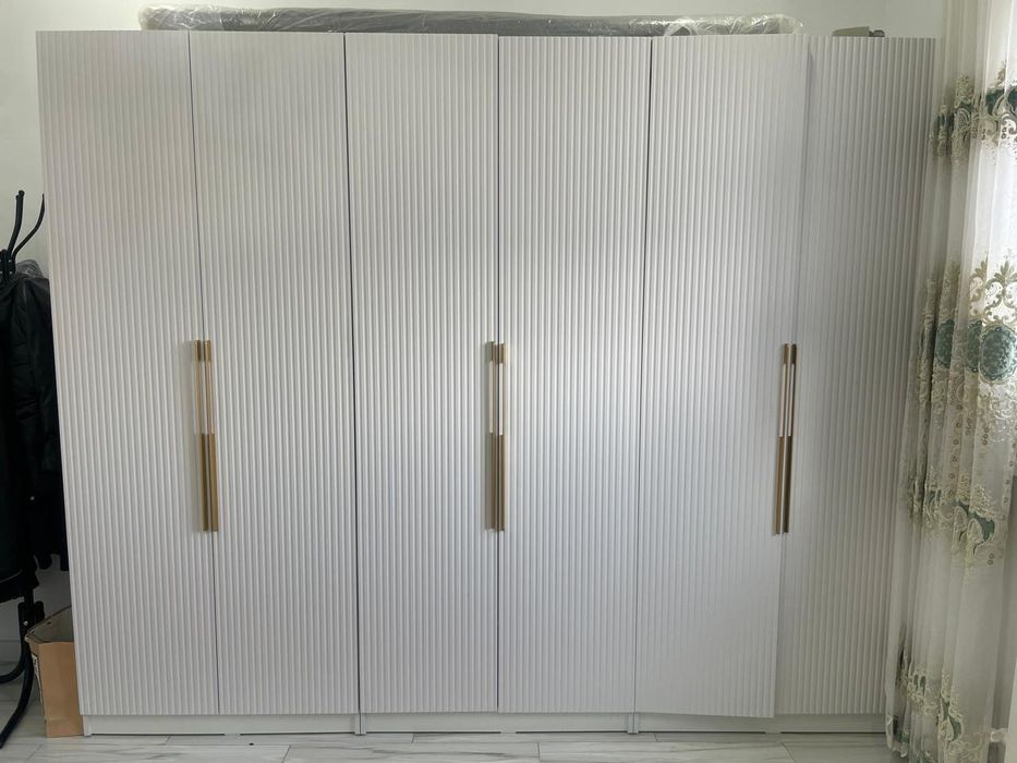 Шкаф және диван сатылады.