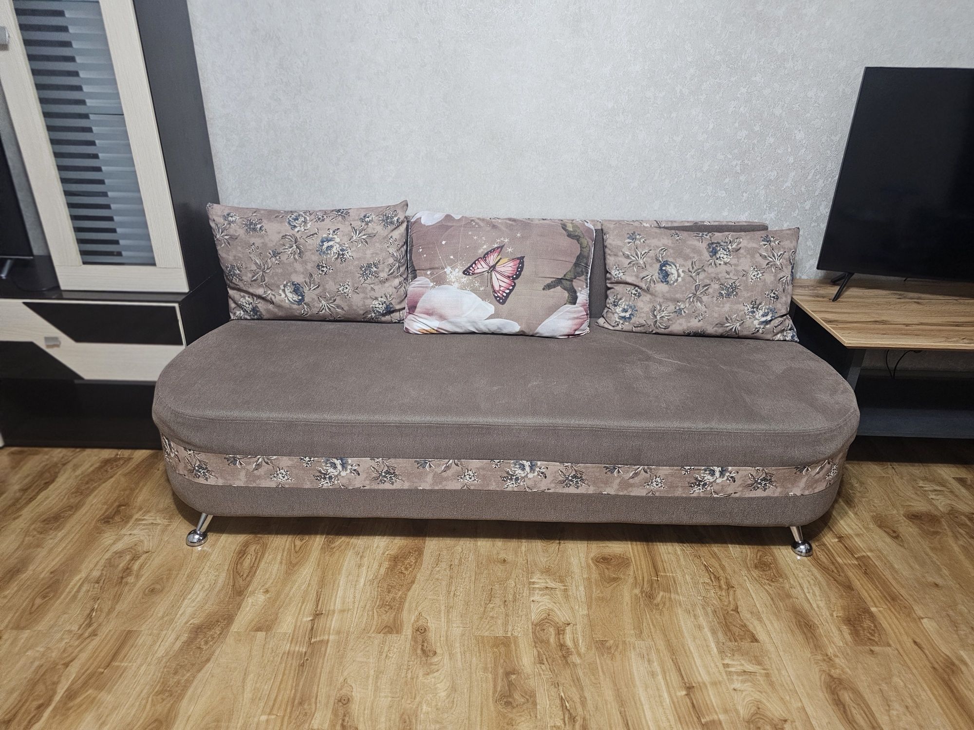 Продам диван в хорошем состояний