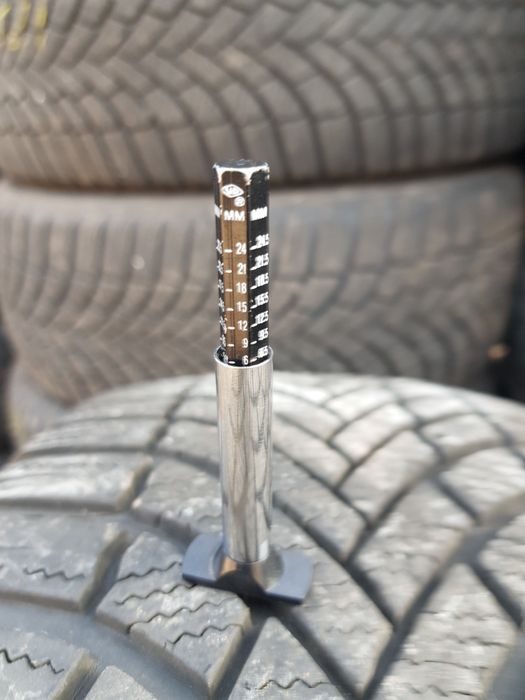 Anv.iarna 235/55r19 bridgrstone 4buc si continental 2buc