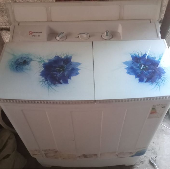 Kir yuvish mashinasi Pol automat holati yaxshi ishlaydi kiymni qurutad