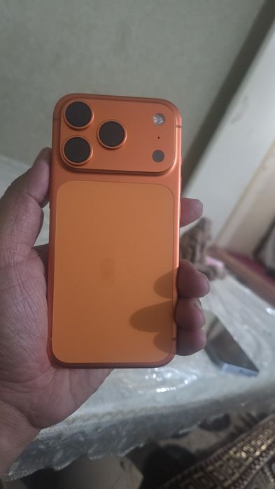 Ipone 17 pro срочно сотилади йомкост 100 есим 256.