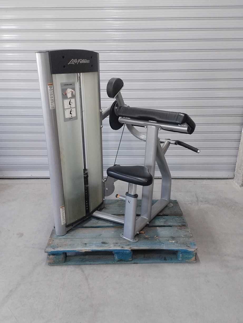 life fitness Бицепс машина