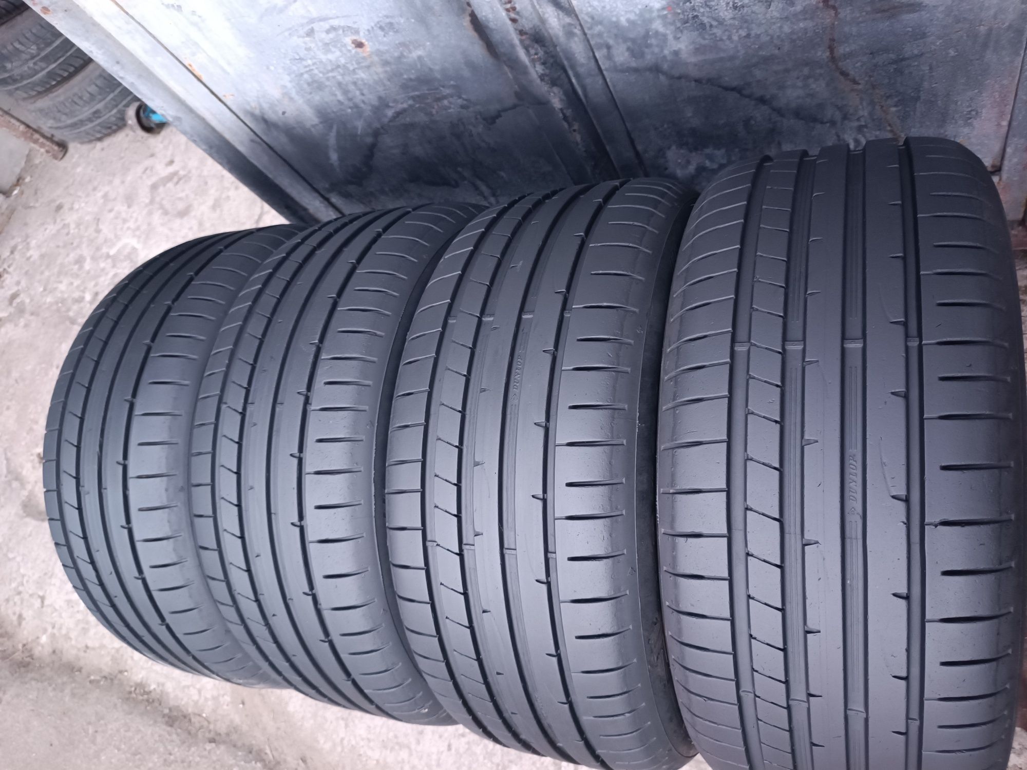 225/45/17 Dunlop