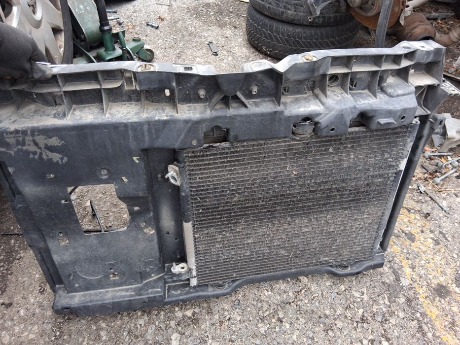 Маска с радиатори и перка от Peugeot 207 1,6 1,4