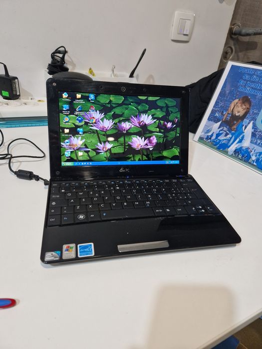 Mini laptop Asus 1008 HA fara încărcător