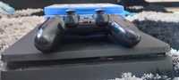 PlayStation 4 cu o consola