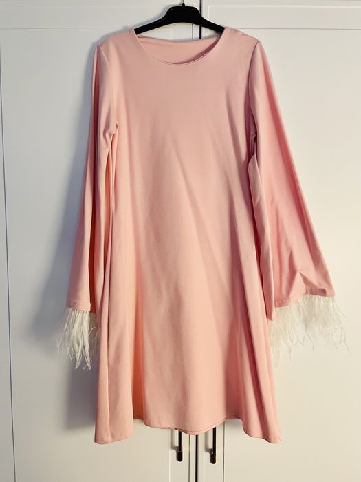 Rochie roz cu pene
