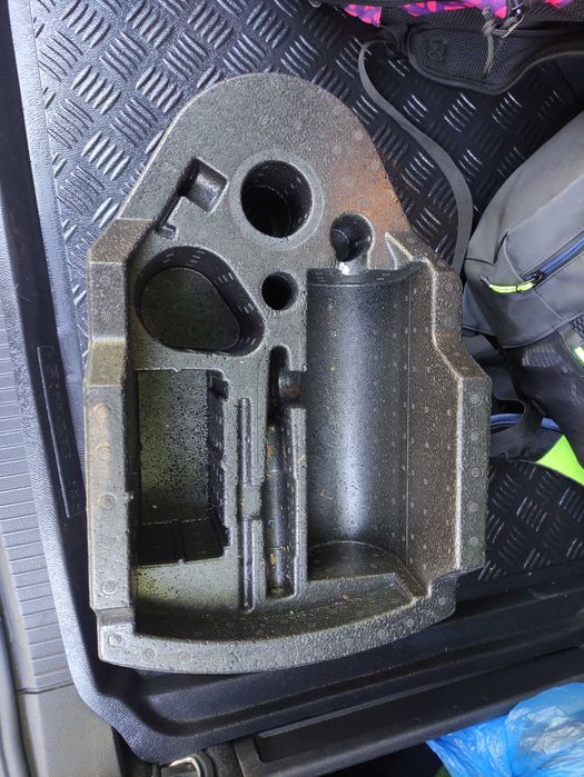 Suport pentru Unelte Oe Volkswagen Passat B8 3G9864469 2014 - 2024