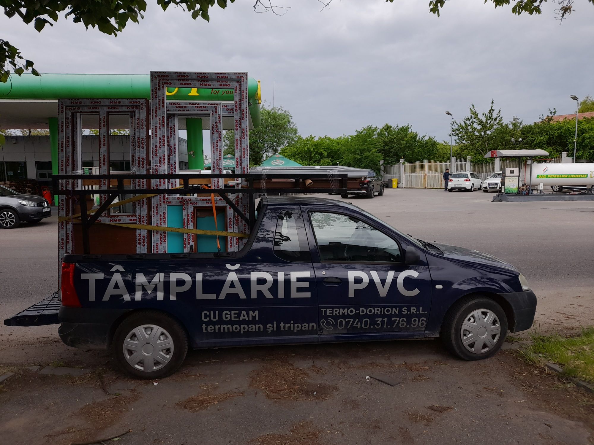 Tamplarie PVC cu geam termopan