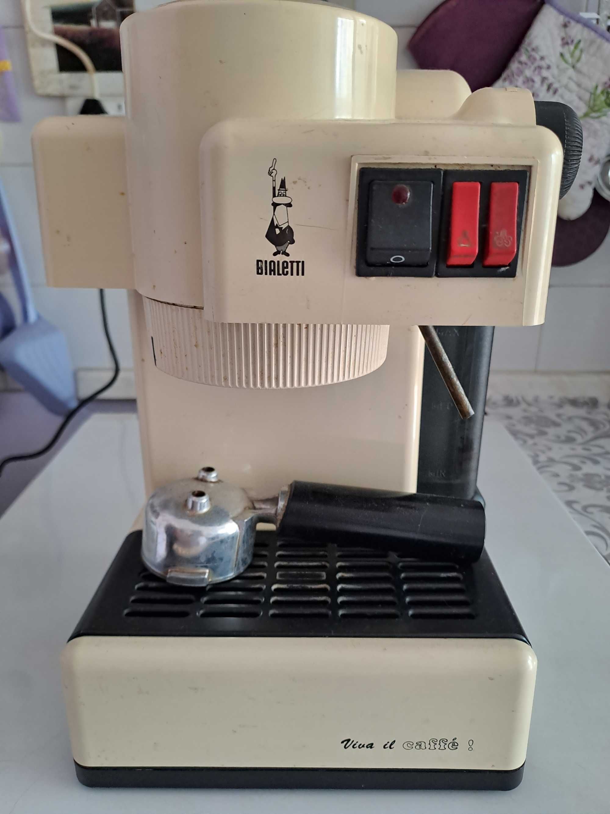 Италианска кафе машина Bialetti за еспресо, капучино и чай