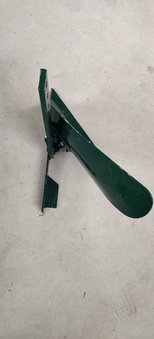 Plug verde simplu pentru motocultor