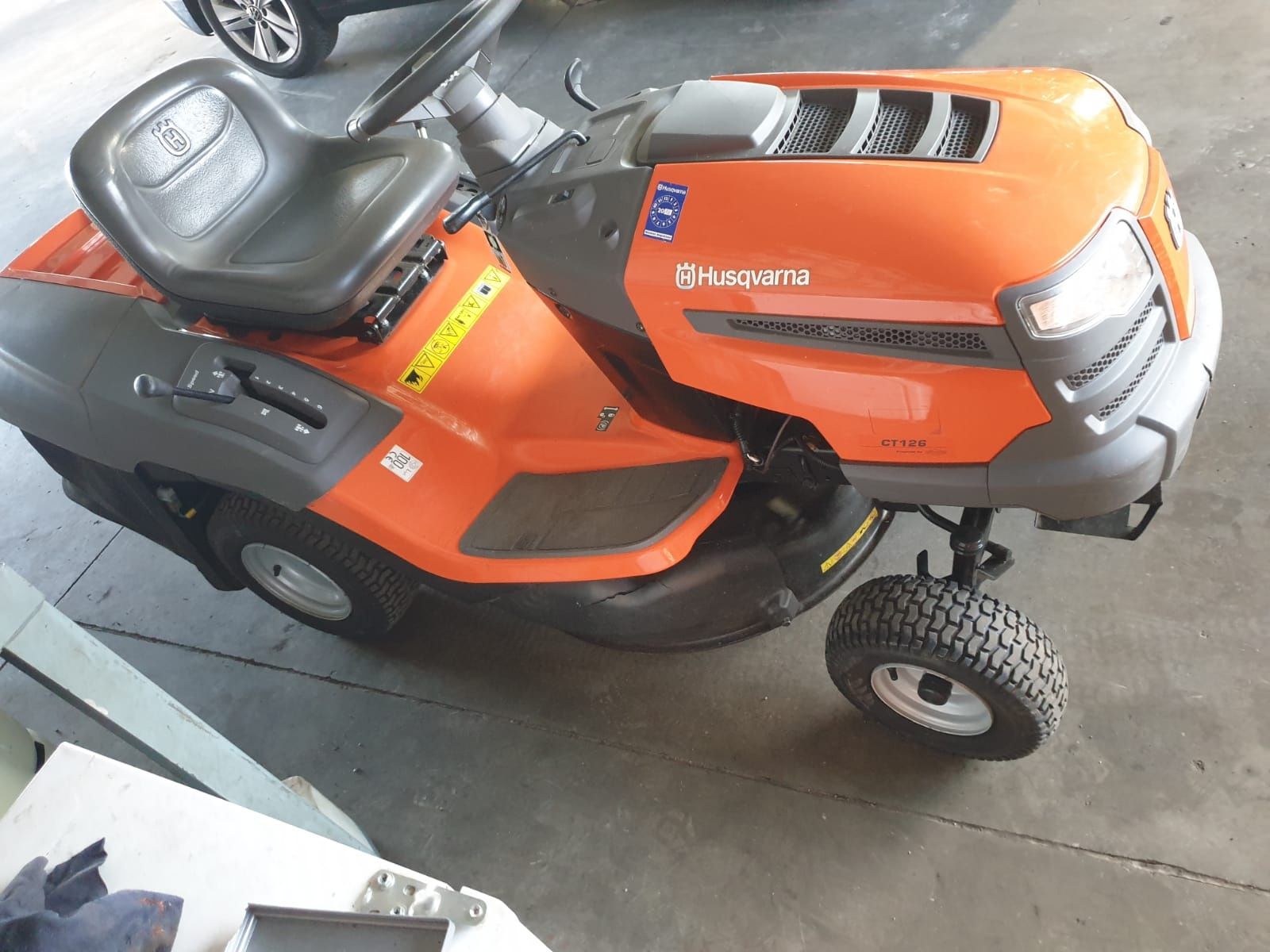 Tractoras Husqvarna CT 126 cu cos