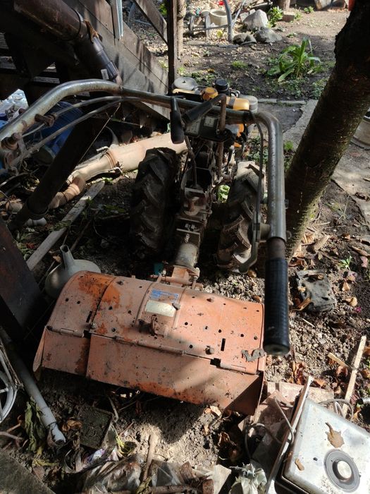 Vând motocultor Lombardini cu ambreiaj defect.