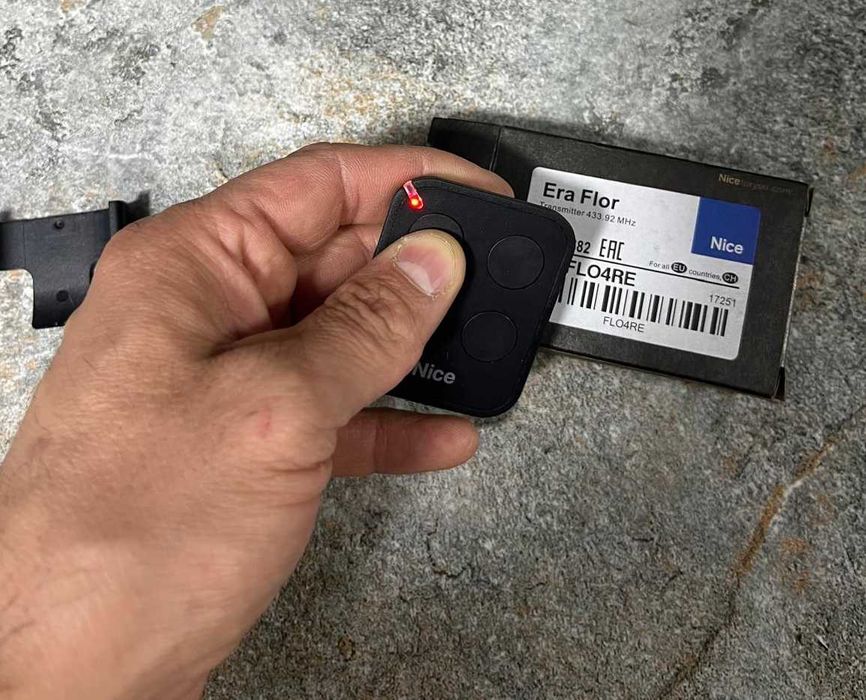 Telecomanda pentru automatizare porti / garaj Nice FLO4RE (Flo2re)