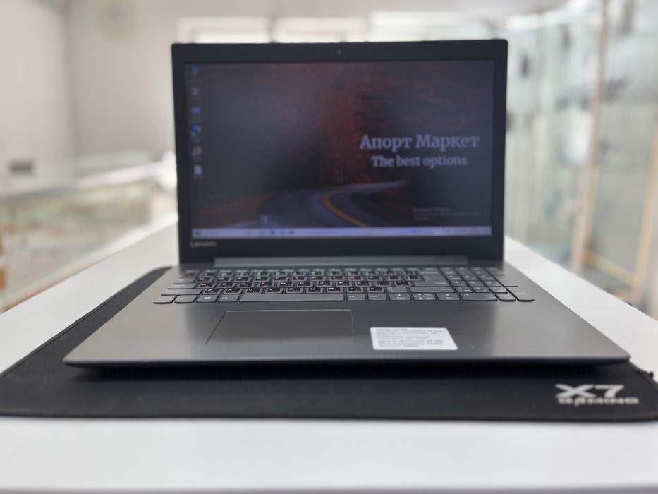 Ноутбук Lenovo.